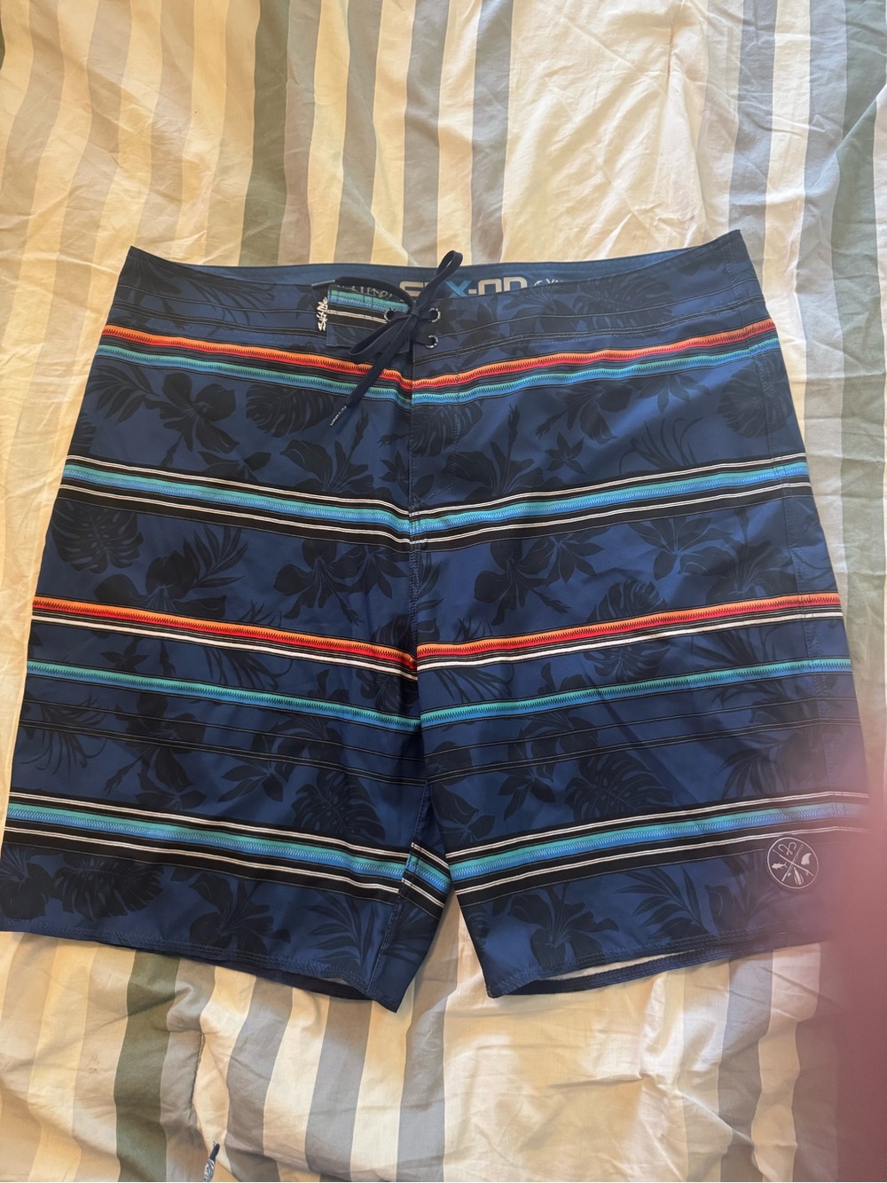 Salt Life SLX-QD Board Shorts Mens 40 Blue Red Yellow